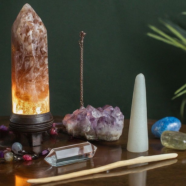 Exploring Crystal Healing Accessories: Enhancing Well-being with the Power of Gems